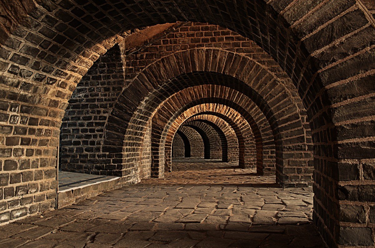 vaulted_cellar_tunnel_arches_keller_cellar_speed_rhaeto_romanic_culture_history-995422